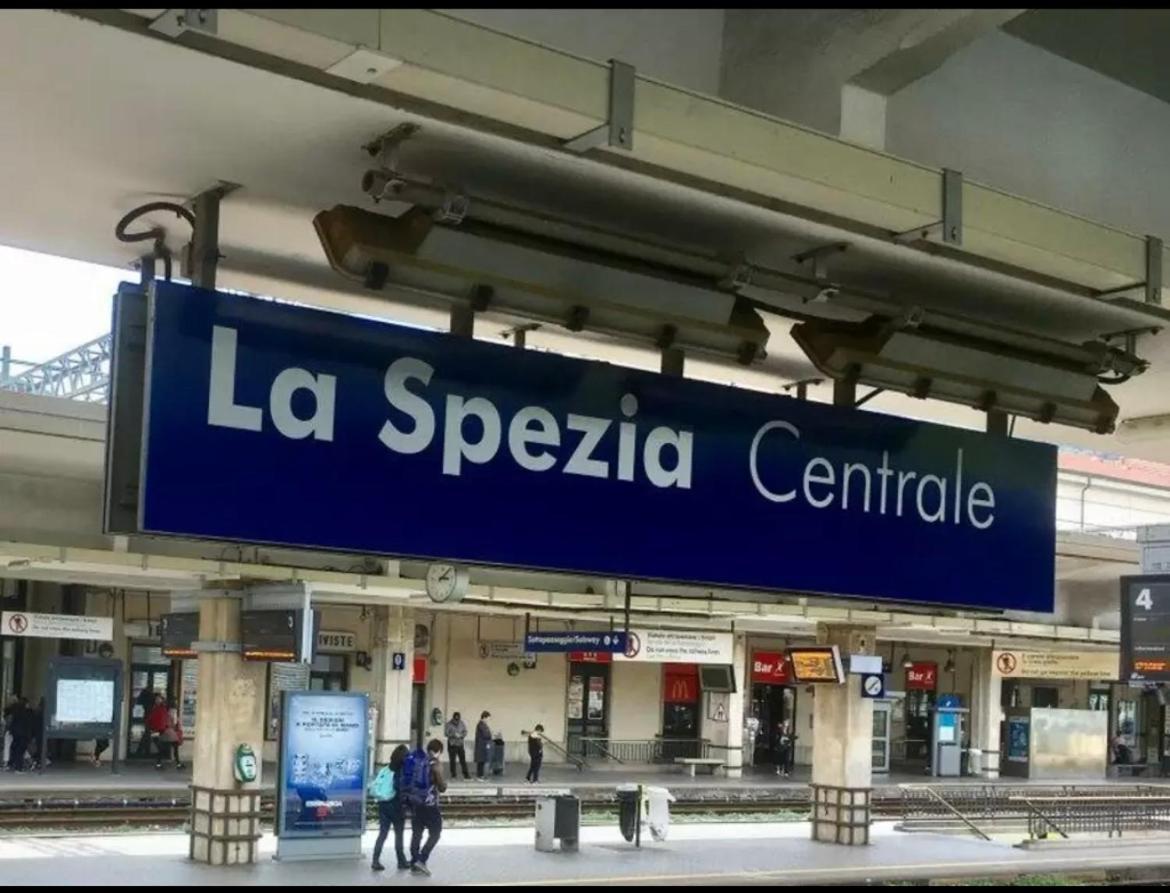 La Gatta - Appartamento Al Centro Di ラ・スペツィア エクステリア 写真
